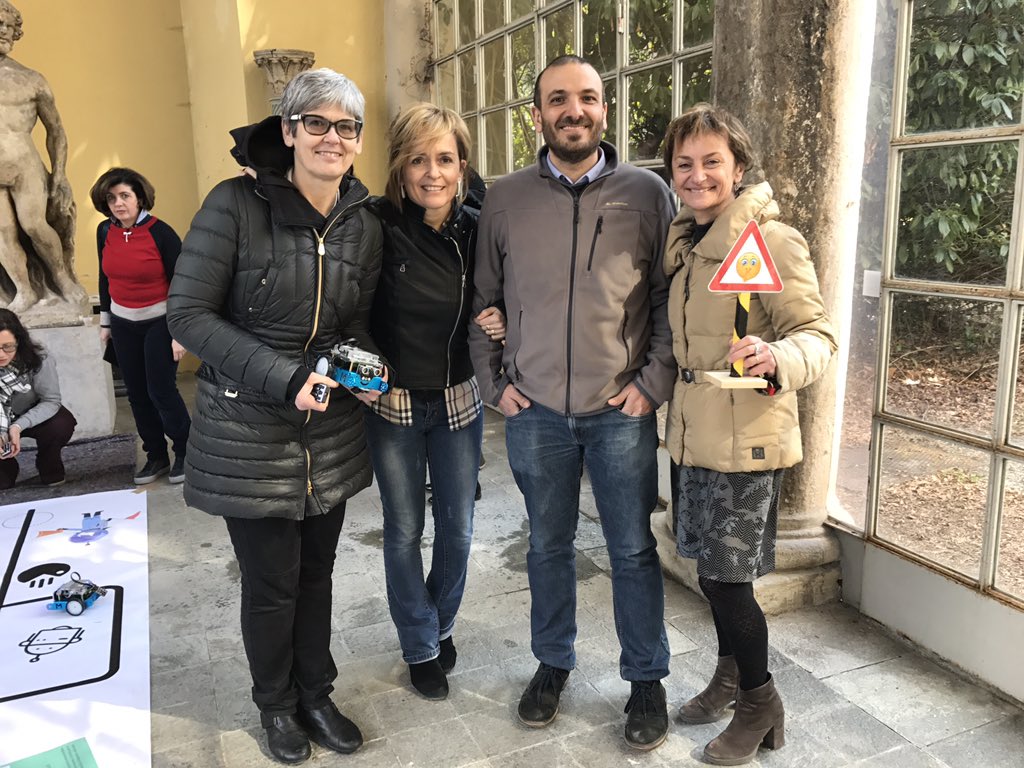 MicaelaGriffa's tweet photo. Pronti per la competizione con mBot!  @riconnessioni @dantealighto @aniatscuola @anto_ciox  #Robotica #riconnessioni https://t.co/02gnRG0vqc