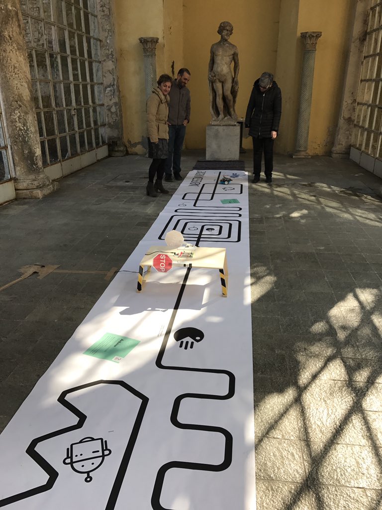 MicaelaGriffa's tweet photo. Pronti per la competizione con mBot!  @riconnessioni @dantealighto @aniatscuola @anto_ciox  #Robotica #riconnessioni https://t.co/02gnRG0vqc