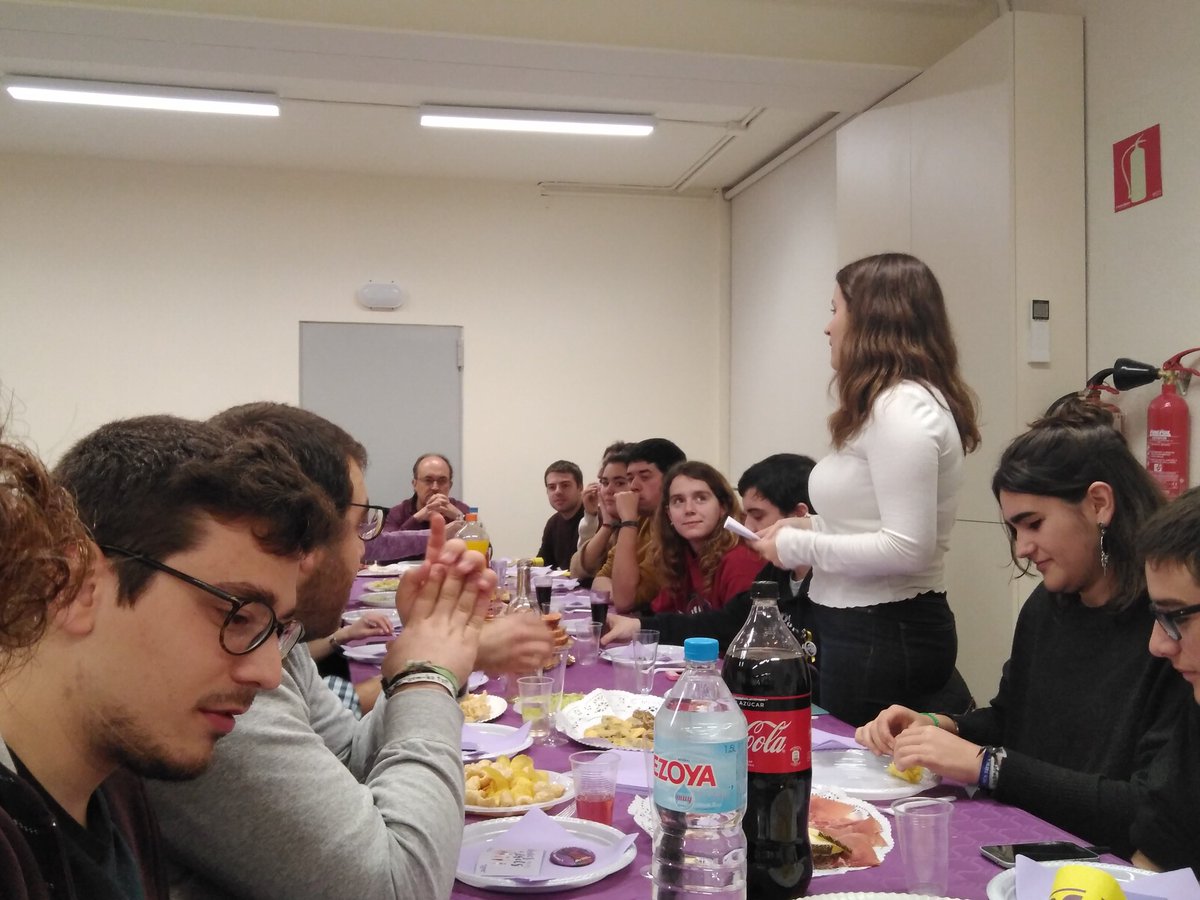 joventpenedes's tweet photo. Avui, a Vilafranca del Penedès, en el sopar commemoratiu del dia de la dona, amb @hillmonica15 @lluisallop @RutRibas i @JoanTarda https://t.co/L4sihDY7bI