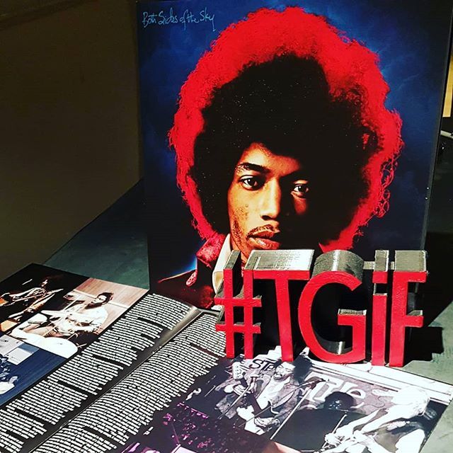 greapz's tweet photo. OMG , thanks God it's Friday ! #omg #vinyl #vinyle #hendrix #3dmodel #3dprints #3dprinting #music #oldiebutgoldie #tgif https://t.co/7pEYHaERqd https://t.co/ohvnY2jKdu