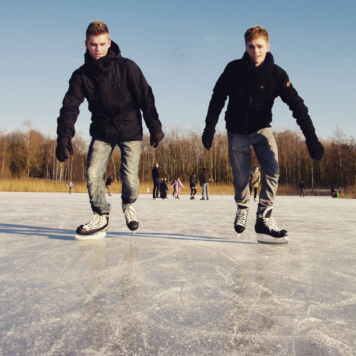 EE_Eastbourne's tweet photo. Your first idea is that Eastbourne build an ice rink.
And why not? Eastbourne knows how to be a top sports venue, and we have a site - the Sovereign Centre.
#Olympicquality #icerink #skating #EE #Engineering #Eastbourne #EngineeringEastbourne #UK @YoEgovuk https://t.co/2DDimCSsW5