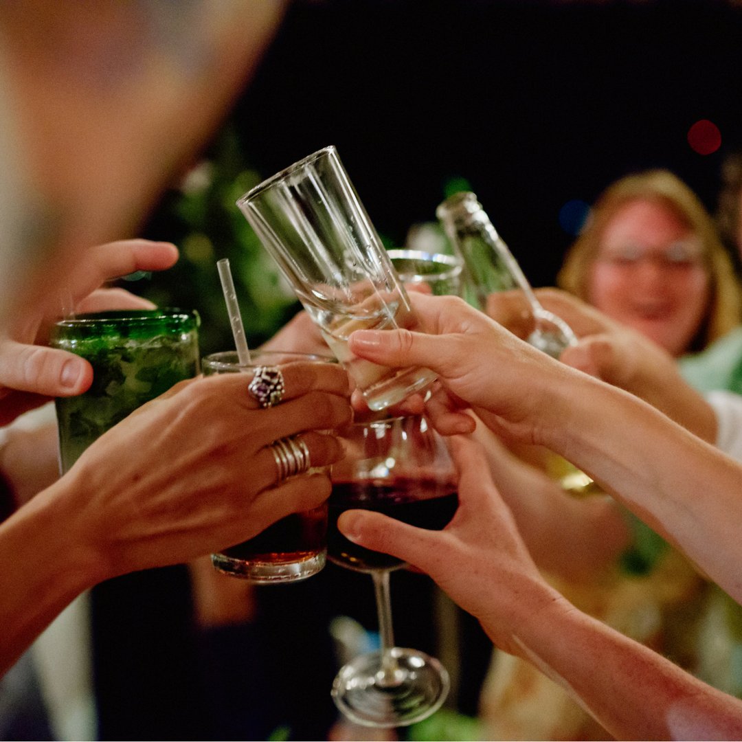 espadinpuerto's tweet photo. Saludos para el #findesemana! / Cheers to the #weekend! #espadinrestaurante #local #comerlocal #saludos #mexico #bebiendo #cheers #decopas #imbibegram #cocteles #cocteleria #restaurante #puertoescondido #happyhour #friday #vistasol #barwithaview #puestodelsol https://t.co/zXZhV7Gq3H