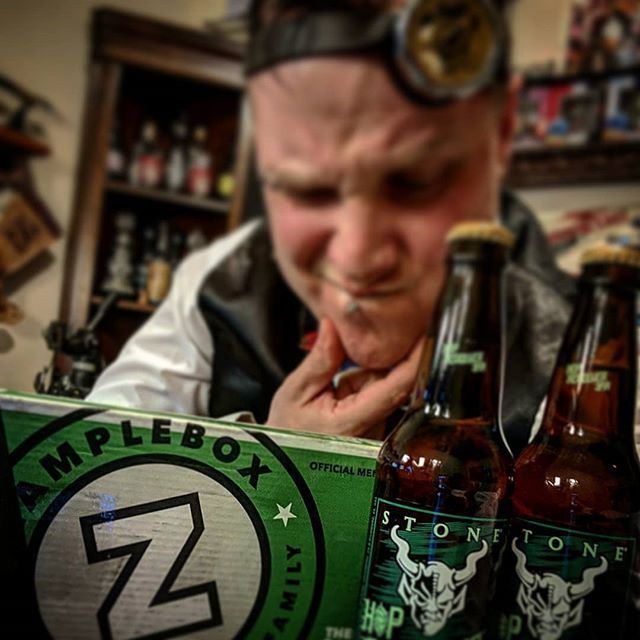 SippyCupGames's tweet photo. Trying to decide which to open first, @zamplebox or #hoprevolver from @stonebrewing ... Afterwards, we try #pitpeople from @thebehemothgames Bars open and it's live on #twitch now! LINK--> https://t.co/gyAB6MLMXa
#twitchkittens #vape #vapejuice #unboxiโฆ https://t.co/AmKiYjM16h https://t.co/QovjepRCBu