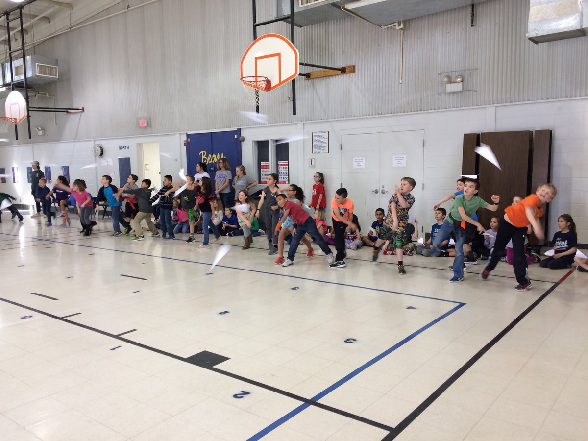 drmrslewis's tweet photo. Flying high with science fun! #hbears1718 @HoneyElementary #sciencesoars https://t.co/zgoFbGztWG