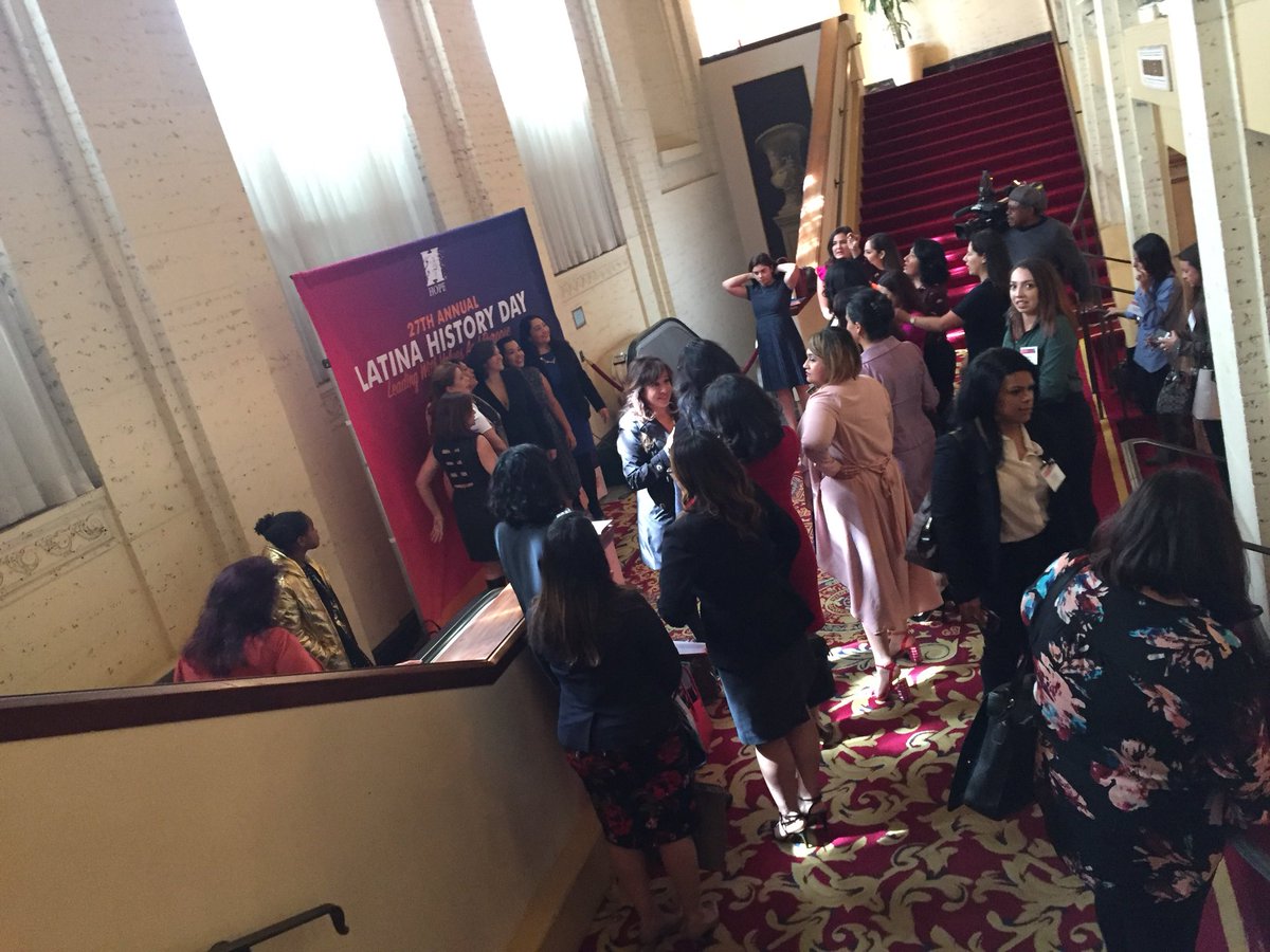 pagomez16's tweet photo. @WellsFargo is proud to support @HOPELatinas #LHD18. Our Region Bank Executive spoke about the importance of empowering #smallbusiness and #entrepreneur. WF is providing $125 billion in #Mortgages to Hispanic households, which helped the Jaime-Lopez family purchase their home! https://t.co/TKsXay9ReK