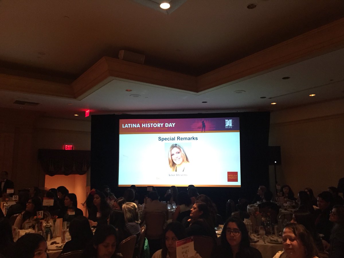 pagomez16's tweet photo. @WellsFargo is proud to support @HOPELatinas #LHD18. Our Region Bank Executive spoke about the importance of empowering #smallbusiness and #entrepreneur. WF is providing $125 billion in #Mortgages to Hispanic households, which helped the Jaime-Lopez family purchase their home! https://t.co/TKsXay9ReK