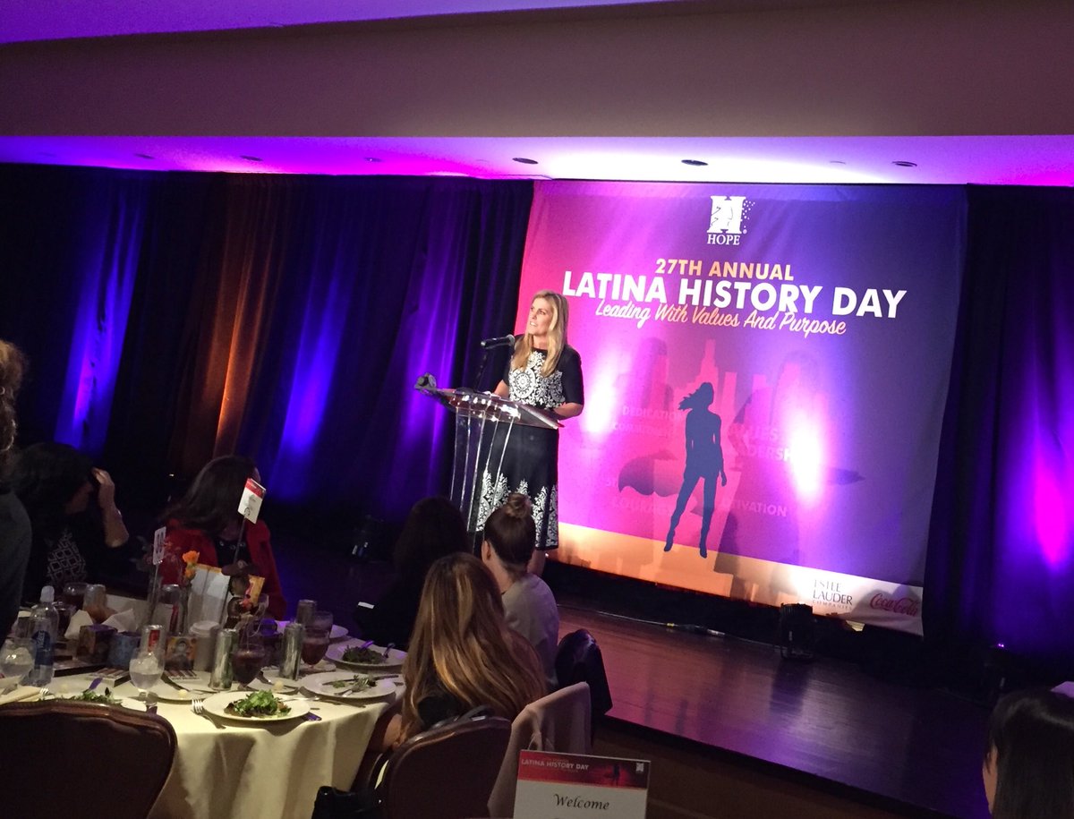 pagomez16's tweet photo. @WellsFargo is proud to support @HOPELatinas #LHD18. Our Region Bank Executive spoke about the importance of empowering #smallbusiness and #entrepreneur. WF is providing $125 billion in #Mortgages to Hispanic households, which helped the Jaime-Lopez family purchase their home! https://t.co/TKsXay9ReK