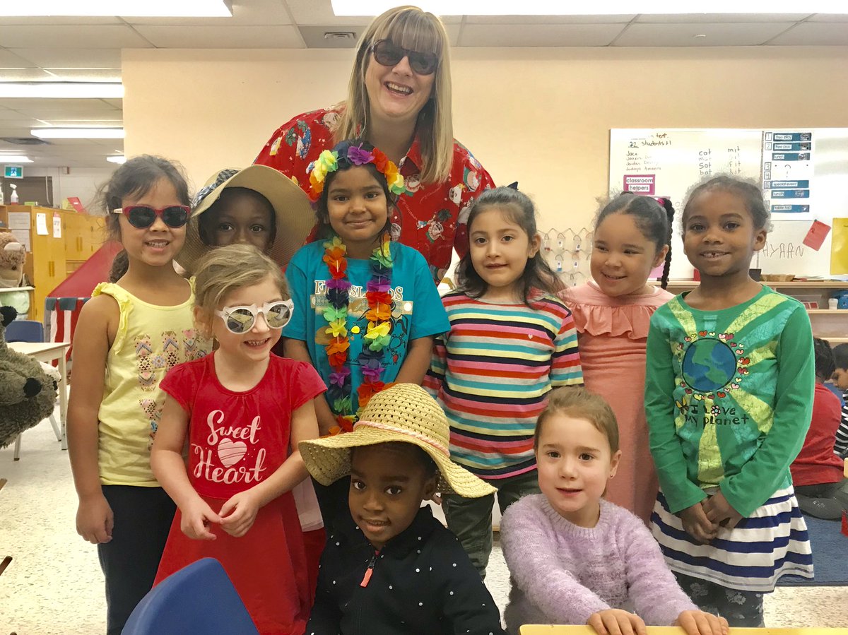 MadocDrive's tweet image. Beach Day fun in K2 @MadocDrive @PeelSchools We have our glasses, hats and floral on!! #howfun