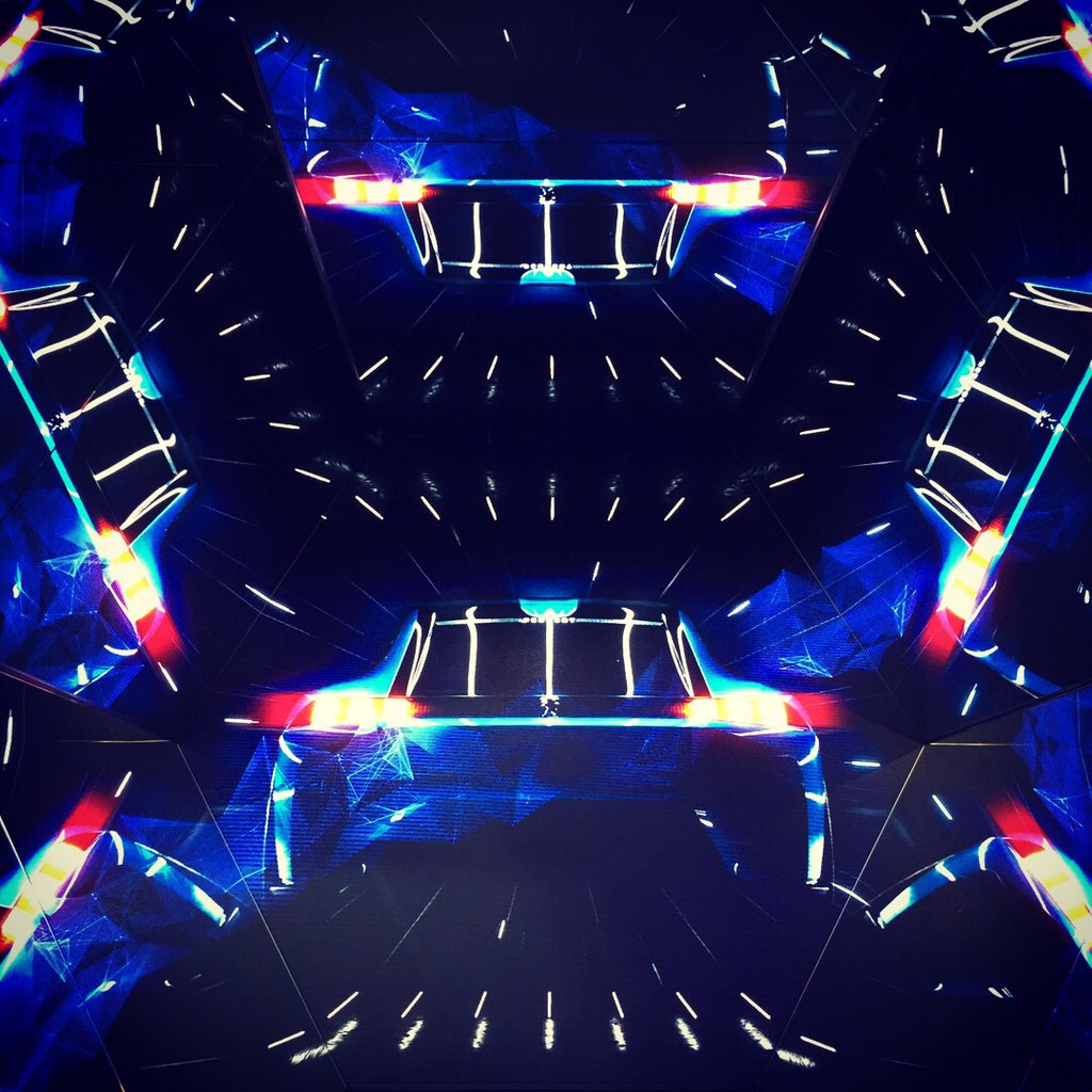 VIChristel's tweet photo. ⚡️ AUGMENTED TECHNOLOGY ⚡️ - Team work #auditoire 👌 so proud ☺️ #exp #immersion #motiongraphics #inside #box #miror #animation #teamwork #paris  #instinct #peugeot #champselysees https://t.co/HB8KzerngP