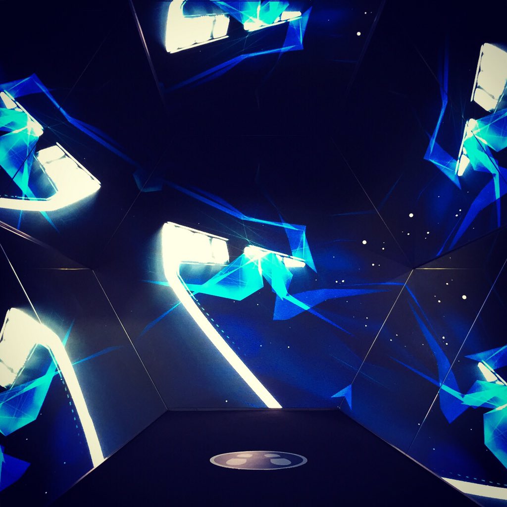 VIChristel's tweet photo. ⚡️ AUGMENTED TECHNOLOGY ⚡️ - Team work #auditoire 👌 so proud ☺️ #exp #immersion #motiongraphics #inside #box #miror #animation #teamwork #paris  #instinct #peugeot #champselysees https://t.co/HB8KzerngP