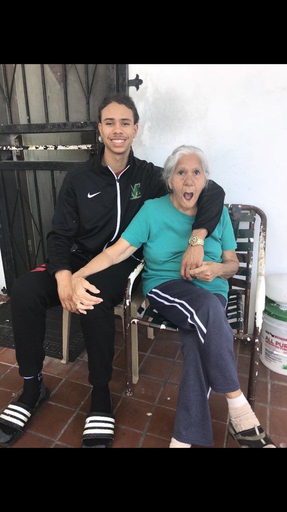 sevenferguson7's tweet photo. My first breath was in your arms and your last breath was in mine. I love you forever. 3/9 https://t.co/yvGElE0iik
