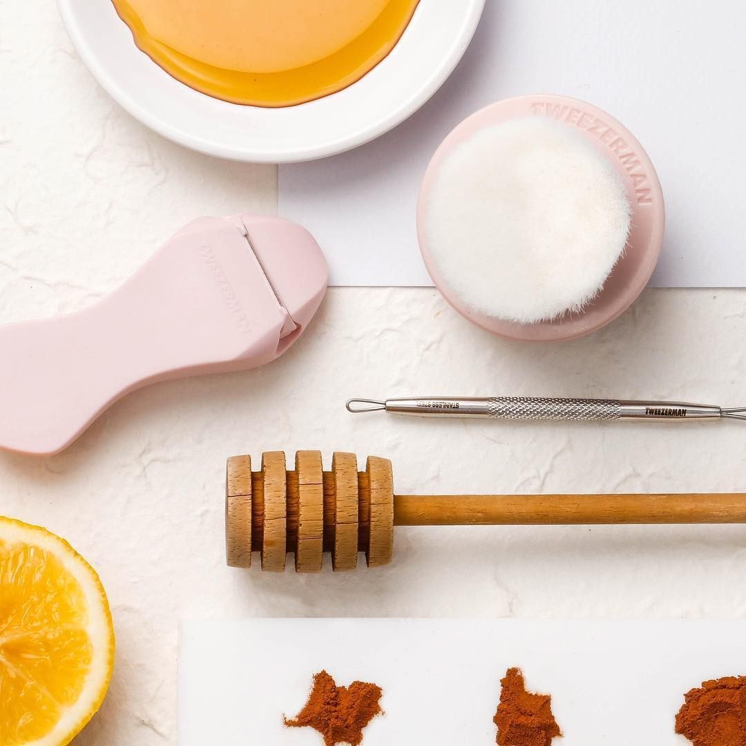 Winter skincare tip! Use the Facial Dermaplaner for exfoliating dead skin cells to unveil a brighter complexion. Learn more about our skincare line here: buff.ly/2HeH5eI 🍋🍯