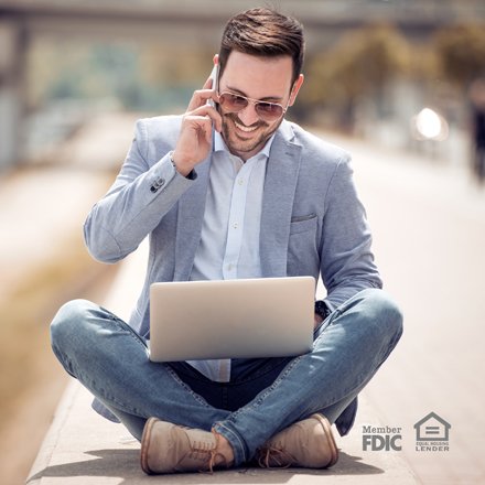 CommBizBank's tweet photo. The “gig economy” now accounts for more than 25% of the U.S. workforce. Here’s what you need to know about hiring gig workers and what they could mean for your businesses. https://t.co/vCWg9sdxWr https://t.co/4pFUxnbU2c