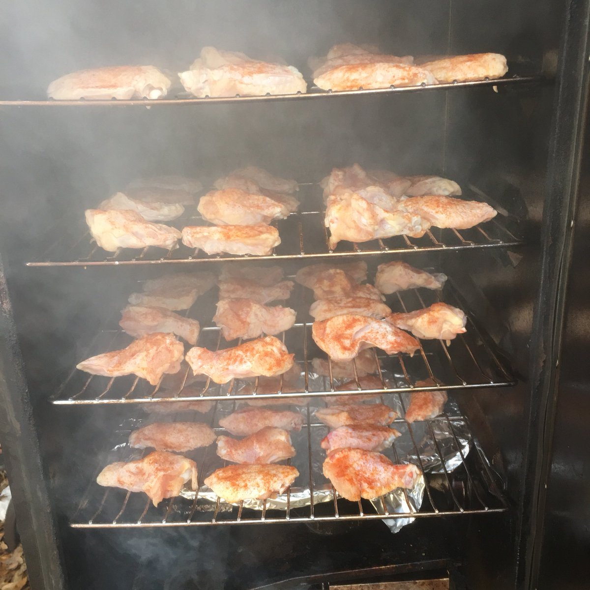 rickster72's tweet image. Because, it is Friday. #YankeeChickenWings #BeerinHand #AppleWoodSmoking #ILOVE2Cook