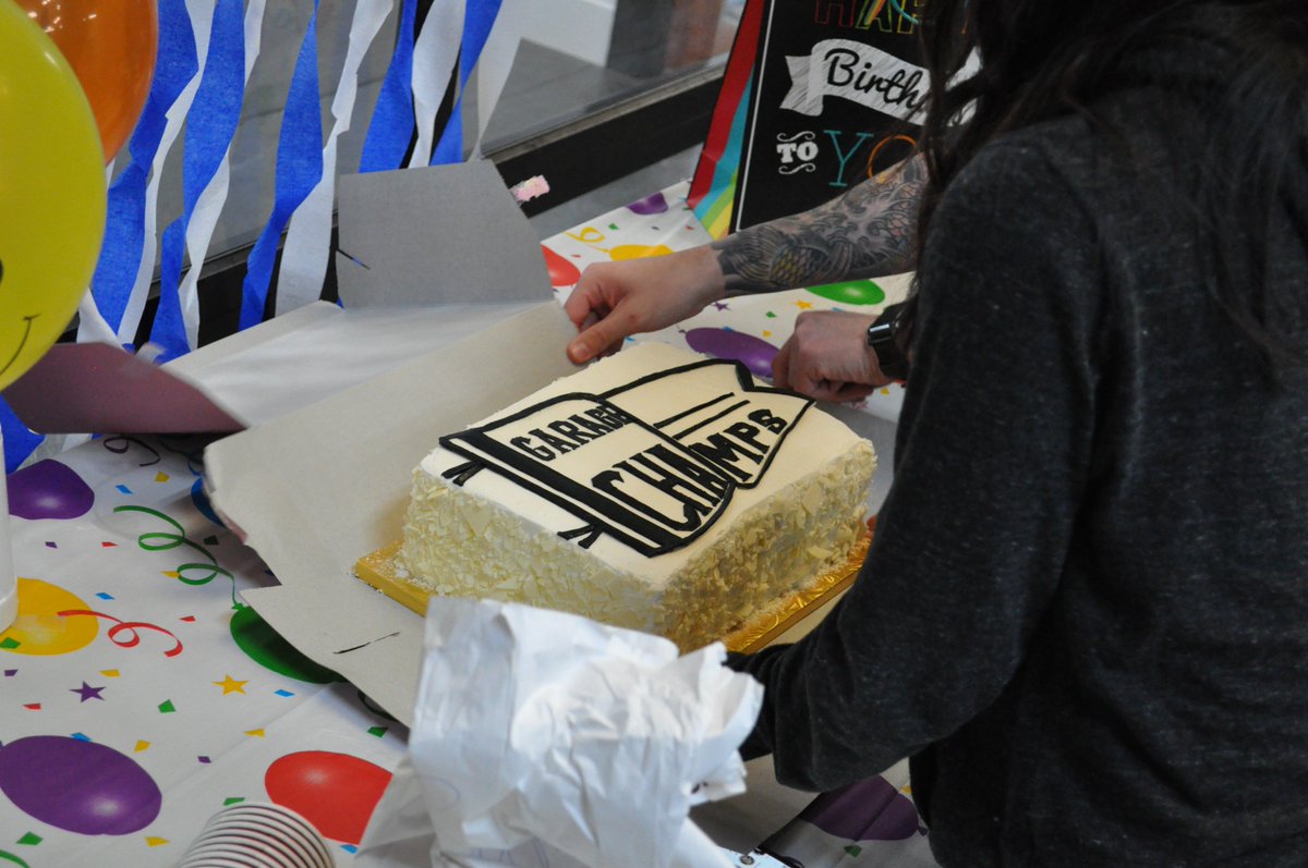 This is a champagne flavored cake. Also there's ice cream! Fridaaaay
(Oh yeah happy birthday to Derek and Andrew)