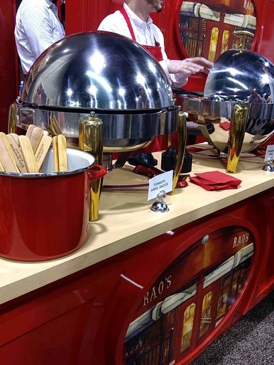 itastedit's tweet photo. #itastedit at #ExpoWest and the sauce lives up to the presentation in gorgeous buffet style kettles . Even the candidates if #ItalianElections would appreciate Rao's homemade premium Italian products https://t.co/6OOfkXenOO