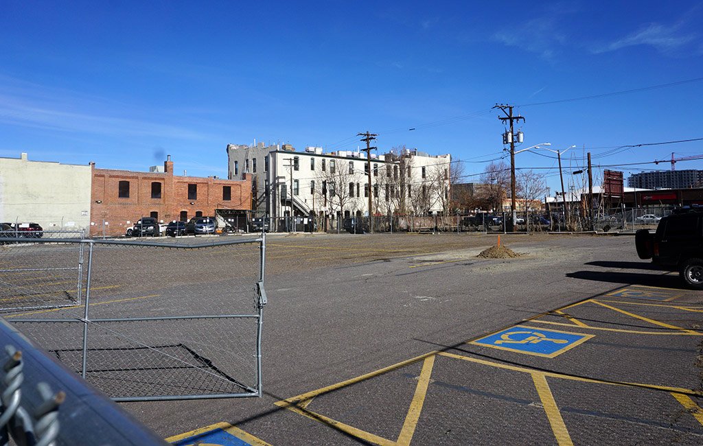 34-story tower from <a href="/AkaraPLLC/">Akara Partners LLC</a> proposed for #Denver's Arapahoe Square. Via BusinessDen cra.in/jsTjoaq