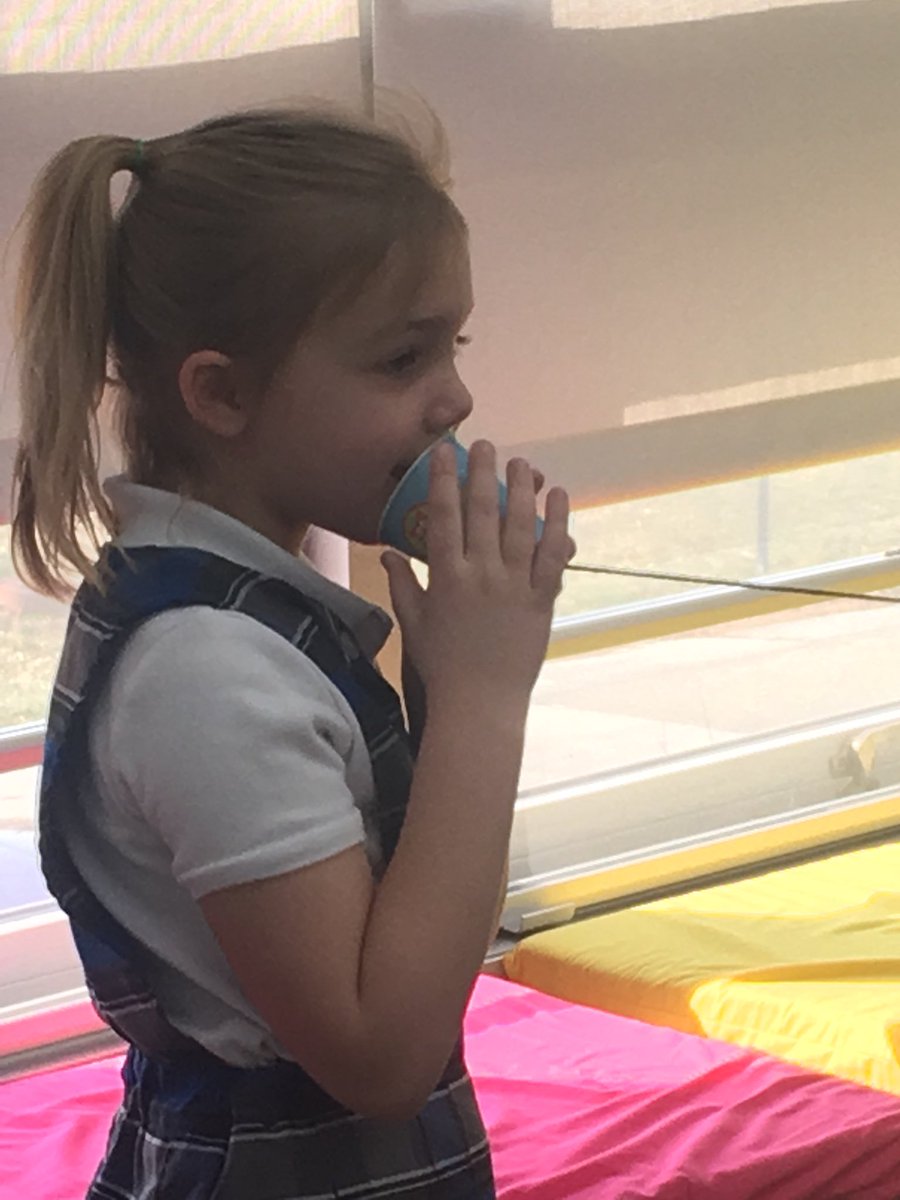 MrsWyattScience's tweet photo. Experimenting with sound in first grade! #canyouhearme #soundwaves #vibrations #lackner #lagrotta https://t.co/DalXpBkABe