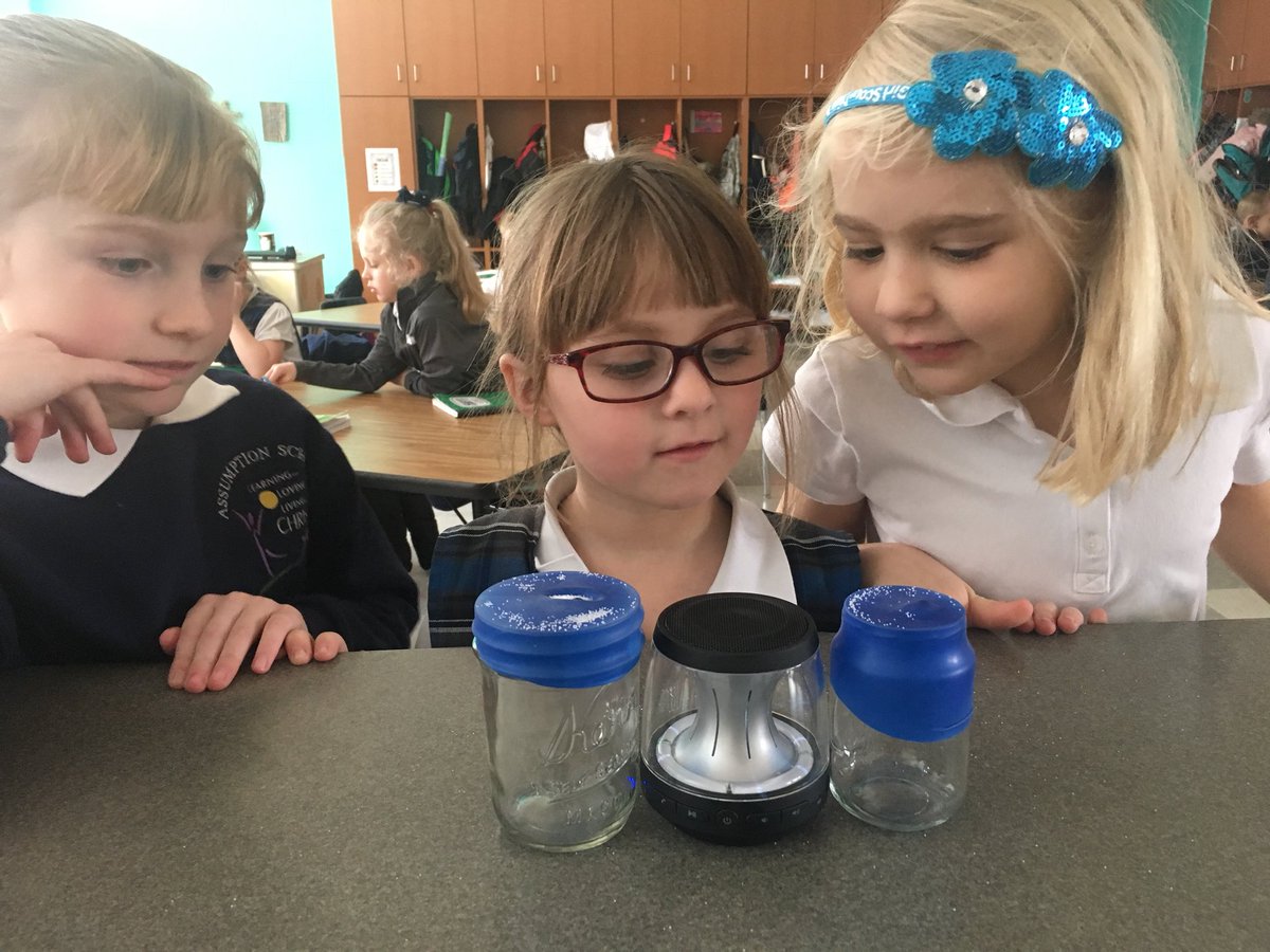 MrsWyattScience's tweet photo. Experimenting with sound in first grade! #canyouhearme #soundwaves #vibrations #lackner #lagrotta https://t.co/DalXpBkABe