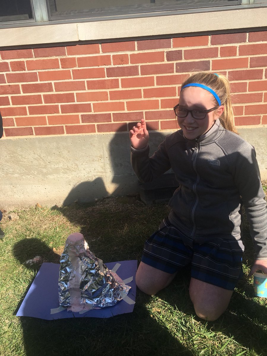 MrsWyattScience's tweet photo. Homemade eruptions with Mrs Bohn’s class! #fourthgrade #bakingsoda #vinegar #chemicalreaction https://t.co/Nuh4F0MXPD