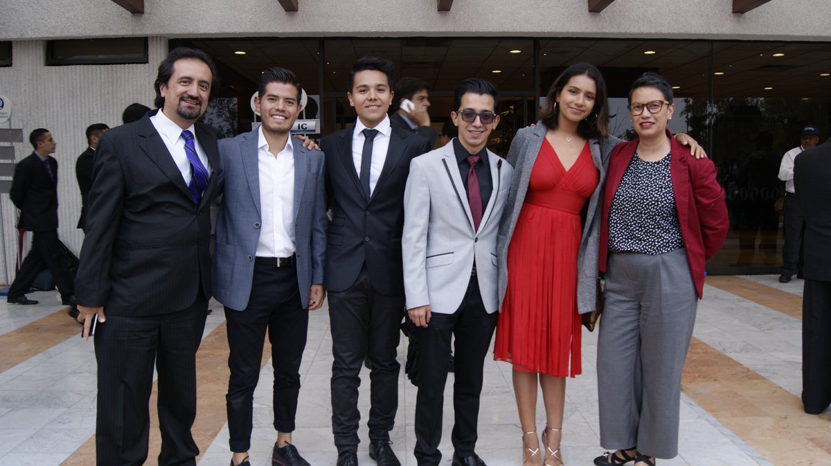 ehecdmx's tweet photo. #PasadoMiércoles 7 de marzo, nuestros candidatos a graduar se tomaron la #Fotodegeneración. @EXATEC_CEM @EXATEC #PorsiempreTec #EXATEC #Casicasi #IMI_TECCEM #LCMD_TECM #OrgulloLCMD #OrgulloIMI https://t.co/8qU8xFd37L