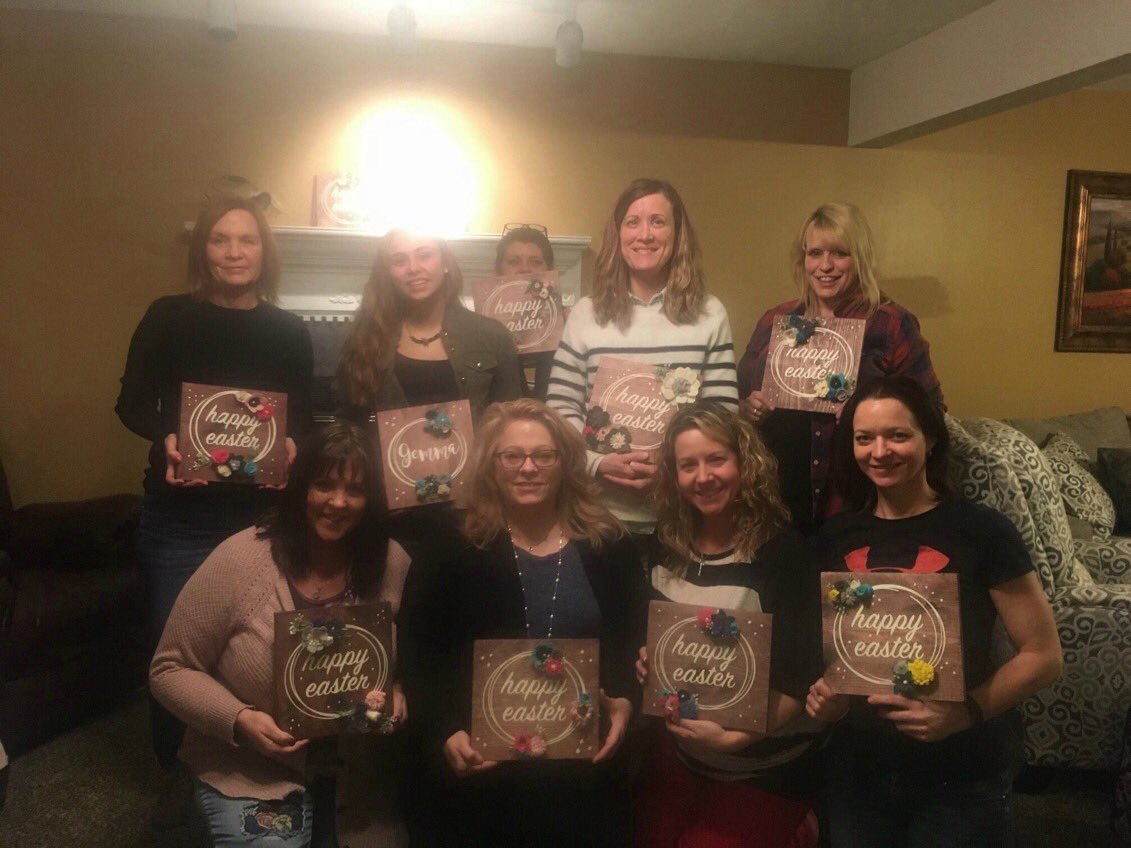 airalana24's tweet photo. Ugh. Am not a crafty person but this was a little fun lol #paintandcreate https://t.co/sOPVBDzanh