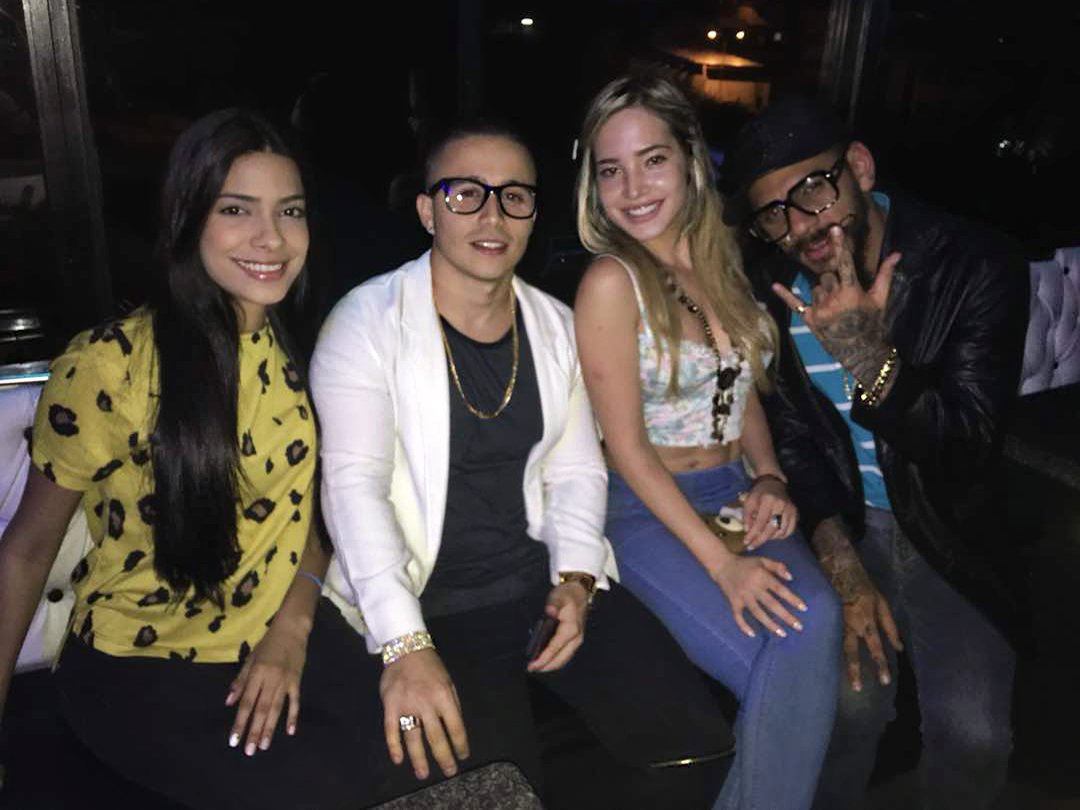 CharleyMusik's tweet photo. Con parte de las modelos en la grabación del videoclip "Irresistible" 🤑❌🔝❌ #Muypronto https://t.co/ioxBktqd1o