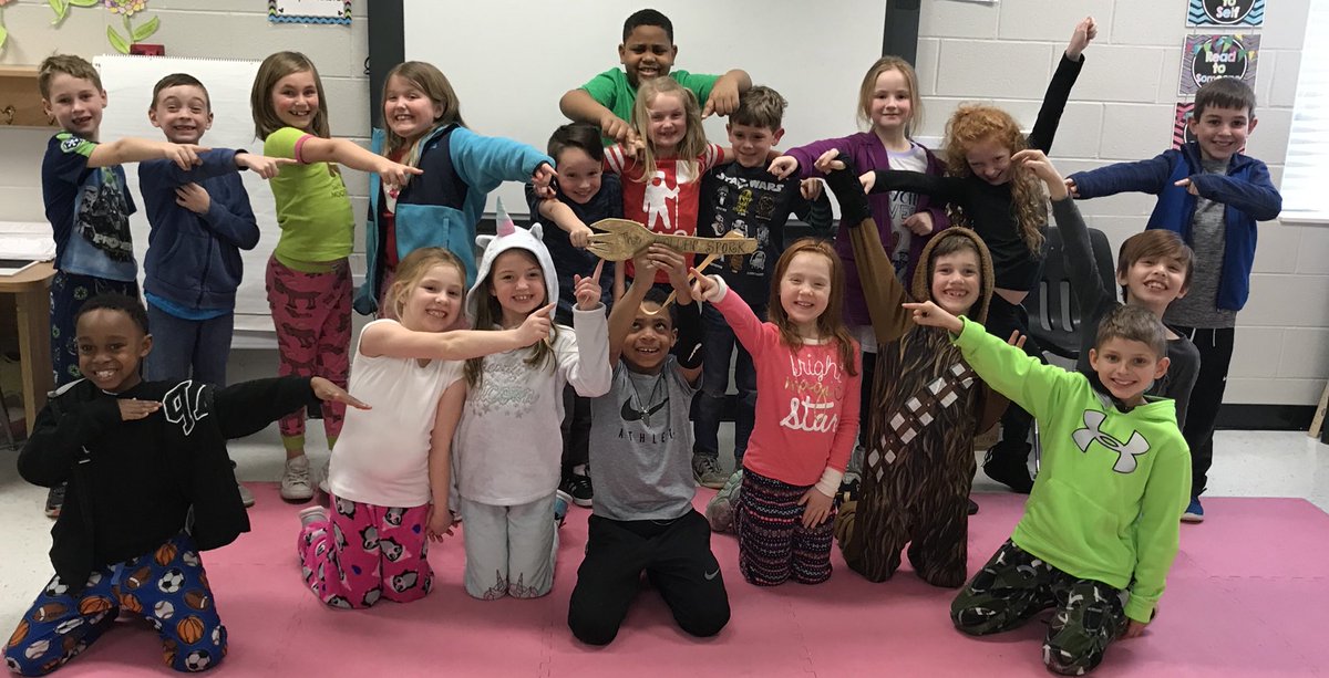 MrsMurdock2nd's tweet photo. So proud of my sweet Mouseketeers for working hard to earn the Golden Spork Award for the 3rd time! @CESLittleDragon https://t.co/V5hW2nXA64