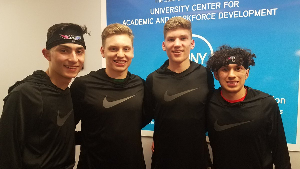 CWallDragons's tweet photo. Good luck @CWallDragons 800 M relay team at #HSNATIONALS at @ArmoryNYC. #FastDragons #GoCWall https://t.co/mRP4Zot5UX