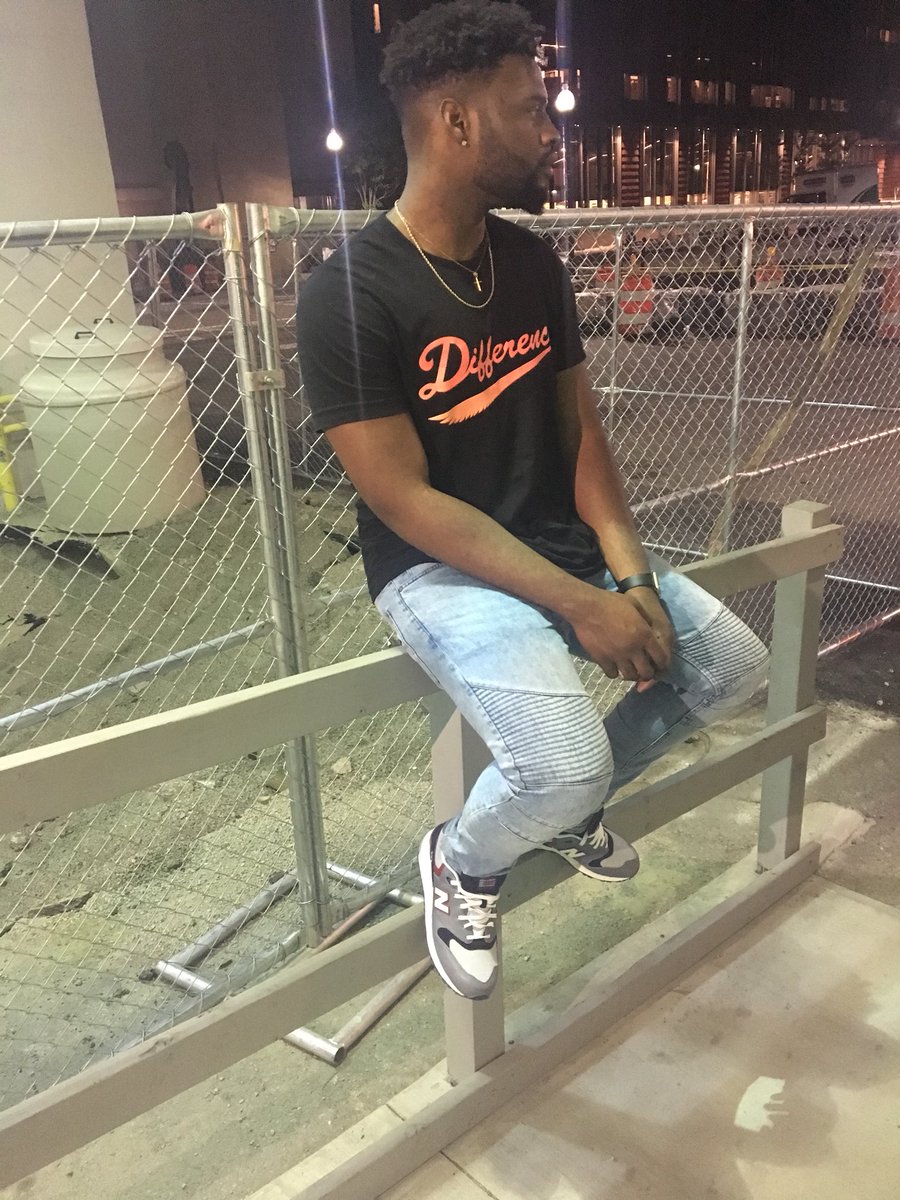UcheMalik's tweet photo. #FinePeopleFromNigeria Can I Flourish real quick? 👀🇳🇬 https://t.co/jnx26qIIYP