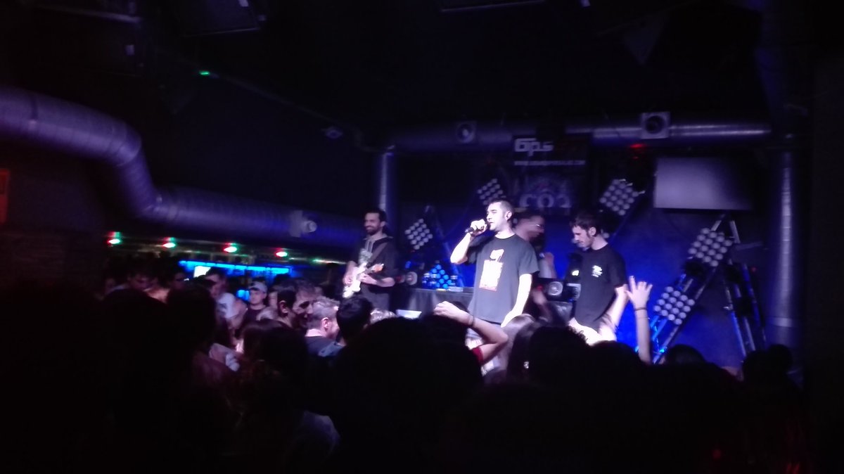 RapYCantabria's tweet photo. Gran ambiente en el concierto de @LDS_Crew en la @SalaSummum https://t.co/9FA9AT3l7I