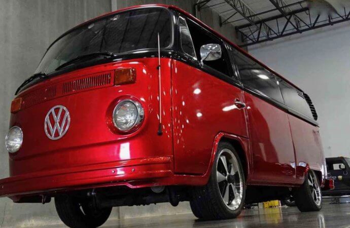 ClassicCars_com's tweet photo. Pick of the Day - Birthday party van: VW Microbus
https://t.co/OntFaBppTN

#classiccarsdotcom #driveyourdream #classiccarsnews #pickoftheday #partbus #partyvan #vw #volkswagenmicrobus #microbus https://t.co/csVOyk7Ic8