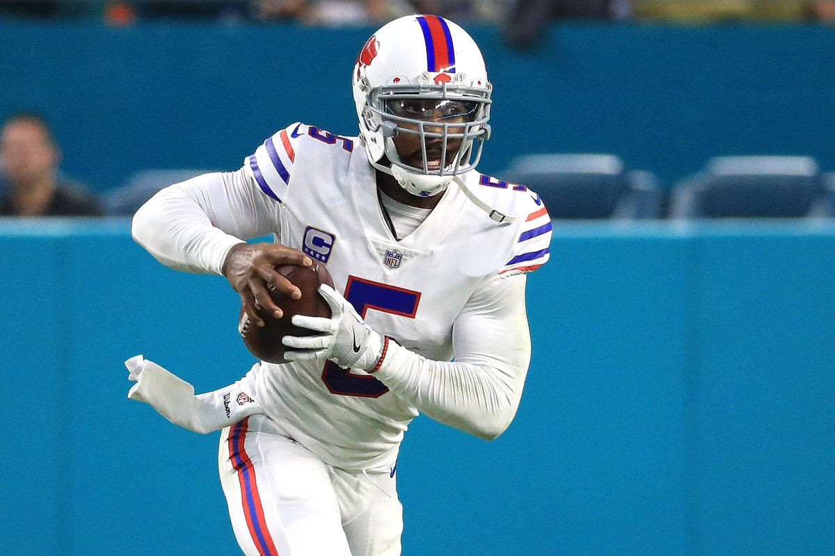 BleacherReport's tweet photo. Breaking: Browns to acquire Tyrod Taylor from Bills in exchange for No. 65 pick in 2018 draft, per @AdamSchefter, @RapSheet https://t.co/ZUuOn2FSwC
