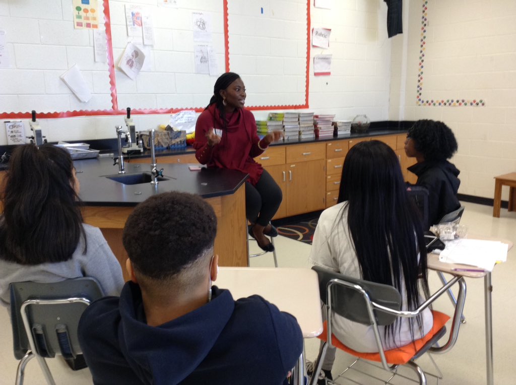 thedutchtownway's tweet photo. Sena Able, MSN,RN,CNL and former DHS student stopped by Ms. Williams Anatomy class to discuss health interviews-patient history & answer ?s about her field. #expert #ourgraduates @RWilliams_MS https://t.co/ZmJxVqBL7W