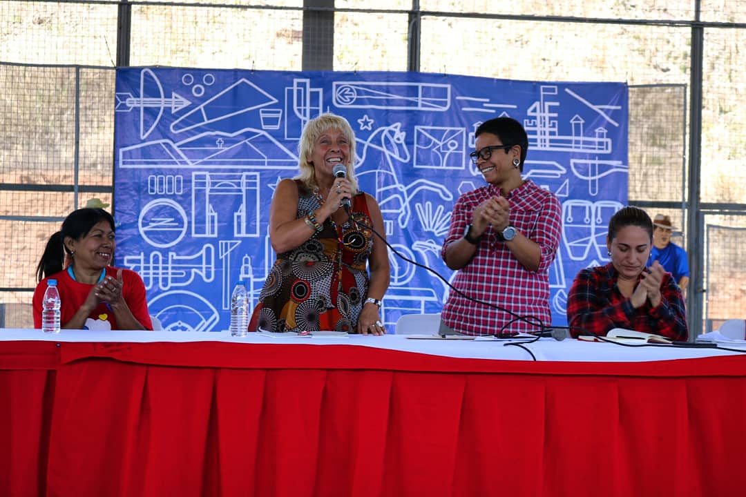 ErikaPSUV's tweet photo. Qué orgullo todas las organizaciones que ha parido está revolución para la defensa de las políticas sociales.
¡A construir, educar y a preparar a los hogares patriotas, donde se recrean los valores de la nueva Caracas comunal!
#VeQRProtecciónDelPueblo https://t.co/k5wy9H8QQm