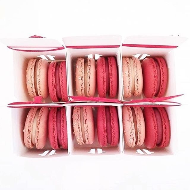 The perfect combo! 💗❤️ Ask us for a ribbon to match the color of your sweets in your mini box of 2!