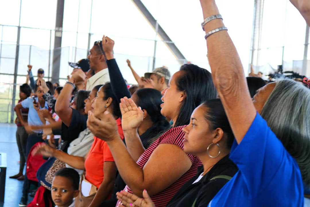 ErikaPSUV's tweet photo. Qué orgullo todas las organizaciones que ha parido está revolución para la defensa de las políticas sociales.
¡A construir, educar y a preparar a los hogares patriotas, donde se recrean los valores de la nueva Caracas comunal!
#VeQRProtecciónDelPueblo https://t.co/k5wy9H8QQm