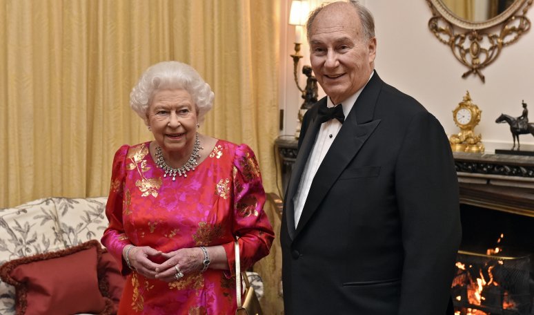 AKF_USA's tweet photo. Yesterday, Her Majesty the Queen hosted a dinner at Windsor Castle to mark the Diamond Jubilee of His Highness the Aga Khan. 

We are thrilled that His Highness will next be visiting the United States! https://t.co/zQ3QRFYFK6