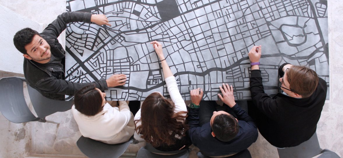 Glocal_Design's tweet photo. Conoce el trabajo de @derive_LAB, un proyecto encabezado por cinco jóvenes que busca mejorar los espacios urbanos, el transporte público y la vivienda social ---> https://t.co/dS3Pvm3Wdx https://t.co/rIqNqCKXtp