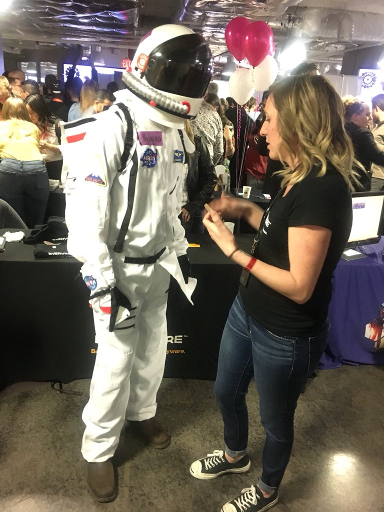 EverywareApp's tweet image. You never know who you might network with here at SXSW #atxstartupcrawl