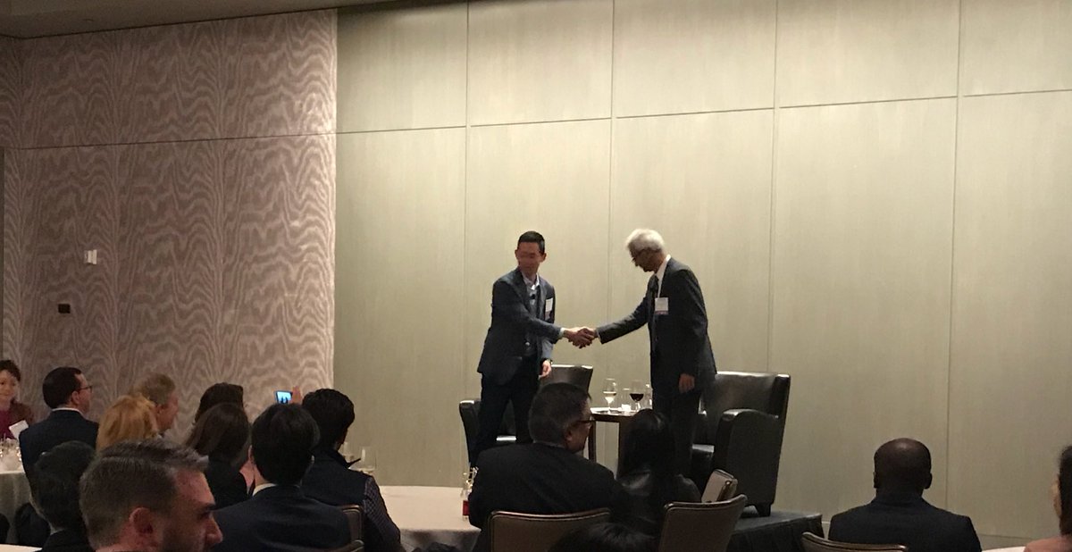 BKOnyc's tweet photo. @davidko giving a warm Bay Area welcome to Raghu Sundaram as the new dean of @NYUStern! From JFK to SFO #nyu 👏 https://t.co/ApuhPsLDy3