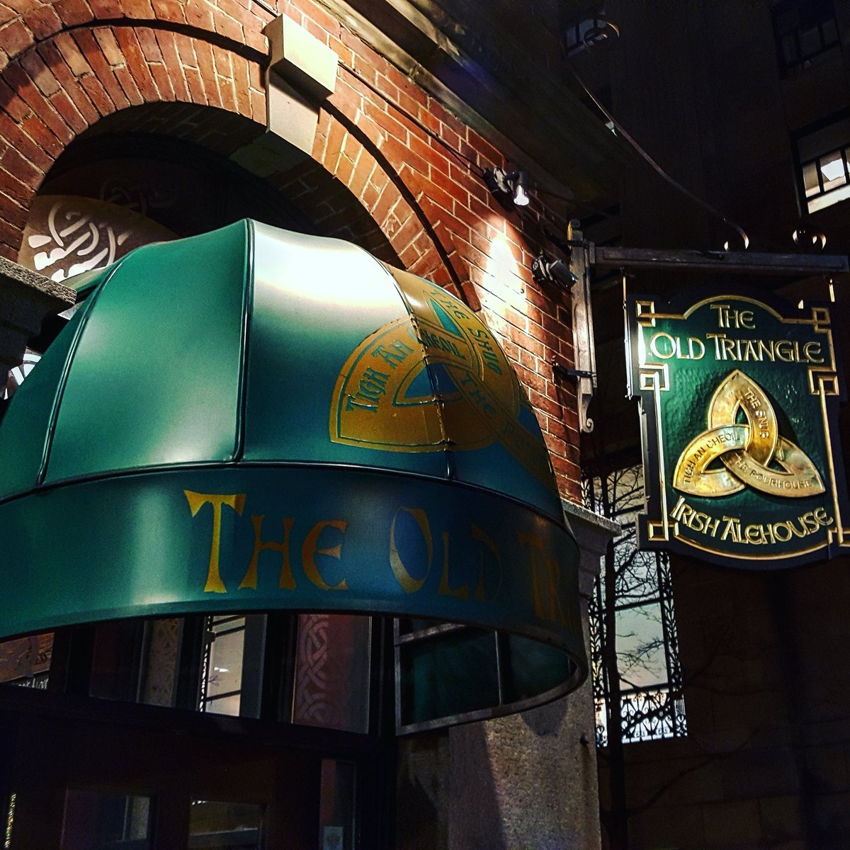 travishatcher's tweet photo. Night 3 with @tristanlegg and Luke at The @OldTriangleHFX tonight. The weather's letting up some so why no dig out and join us? Hot food to warm your bones! #LiveMusic #MusicForEveryone #TheMadDogs https://t.co/7NZr4AYy2n
