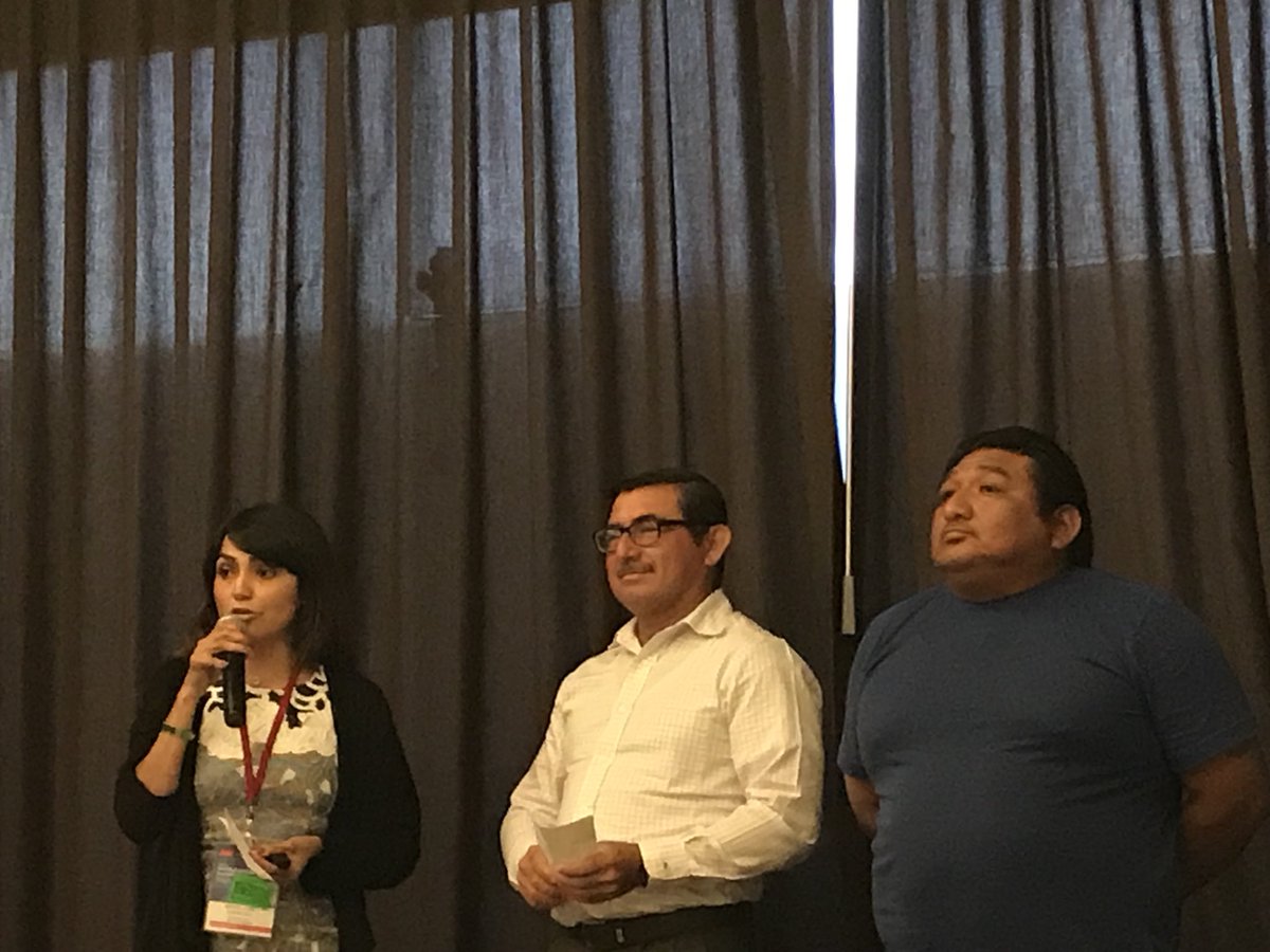HealthyReefs's tweet photo. María José Espinosa de @cobi_mx reconoce la labor de la @AlianzaKananKay Alianza y nos presenta a los pescadores de la https://t.co/tcxHOWZllLía Chico en Punta Allen, Sian Ka’an, #QuintanaRoo quienes colaboraron en el decreto de dos #refugiospesqueros de mero Nassau. #OceanSummit https://t.co/vMfHiyvYDU