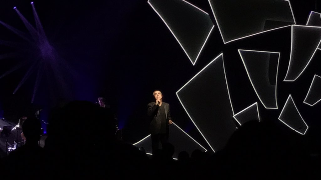 Margaux_Turpin's tweet photo. Ce soir, @JulienClerc_Off était à L’ @OLYMPIAHALL pour sa tournée des #50ans ! Et en prime, le public choisit ses chansons... 👌🏼#MaPreference https://t.co/v7EFiUf97Q