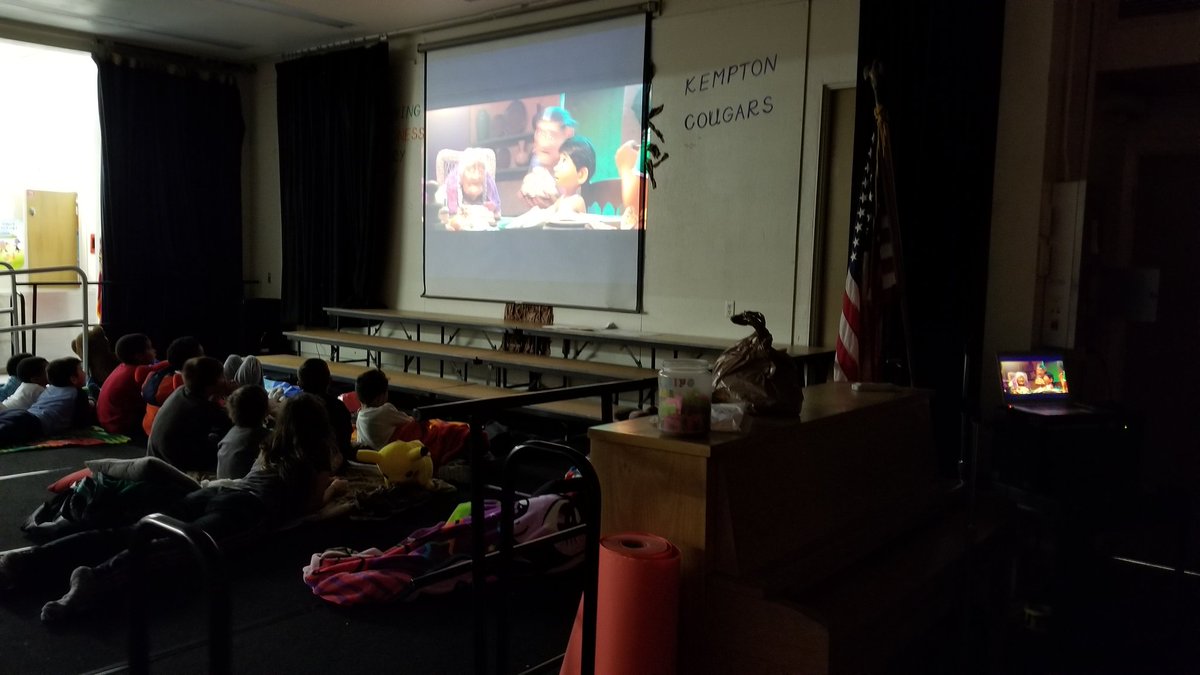 KemptonESS's tweet image. Kempton ESS families and students enjoying Coco while enjoying some hot cocoa. #ESSROCKS #LMSVSCHOOLS #KemptonESS