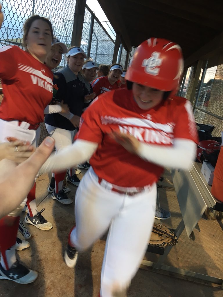 Jeffco_softball's tweet photo. T2| @skyluree__ WITH A CREATURE #whyusogood https://t.co/WIm1C1Ct29