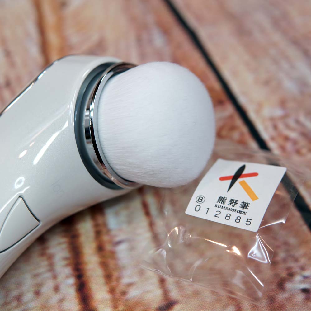 kanajan7's tweet photo. ブラシ部分に「熊野筆」を採用した
電動洗顔ブラシでございます。
【優しく、時短で、ごっそり落ちる】
三拍子そろった使用感で
「さすが本物」
https://t.co/Wu2O6RQra1 #ReFaCLEAR #MTG #リファクリア #電動洗顔ブラシ #美容家電 #熊野筆 https://t.co/hCjaUZkNfp