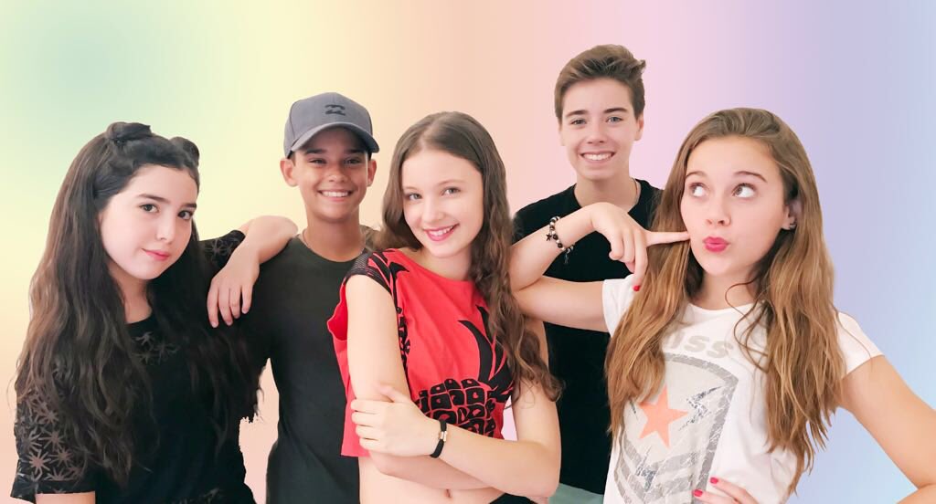 Twi5terOficial's tweet photo. https://t.co/az7Qt0yjgq #SiMeDasTuAmor nuestro primer tema original 💫 Nos ayudas con un RT? 🙏🏻 https://t.co/PFy9X5ap1q