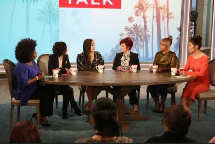 NathalyStephani's tweet photo. Nuevas fotos de #JohvonnieJackson ( @JNJJackson74 ) la hija de #JosephJackson durante en una entrevista en un programa de televisión  #TheTalk. https://t.co/uYthmzYl71