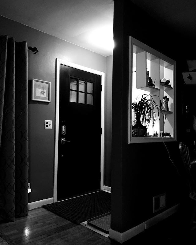FrankMtzJr's tweet photo. The door in the light. https://t.co/oPkwSBXZZF https://t.co/pXfrRYDqJ9